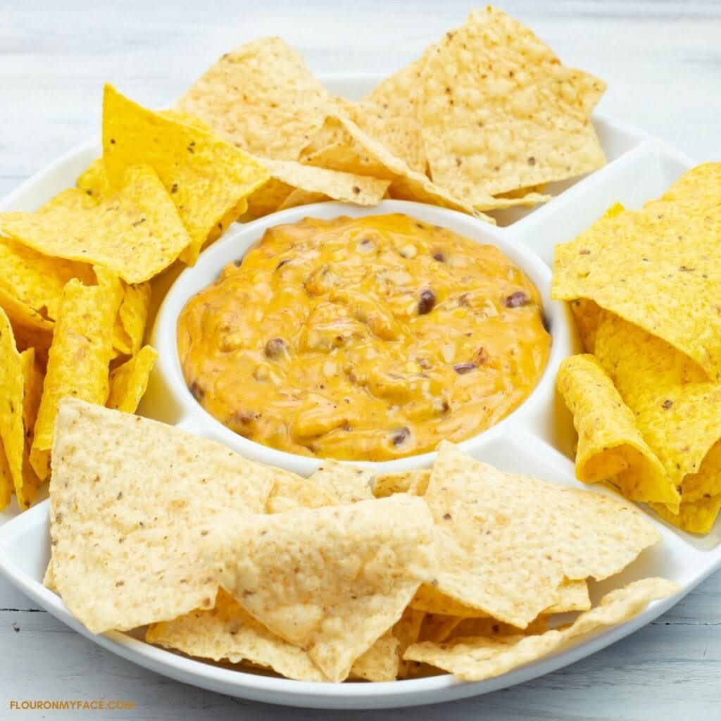 Easy Crock Pot Cheesy Chili Dip-Flour On My Face
