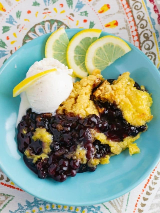 Easy Crock Pot Blueberry Lemon Cake