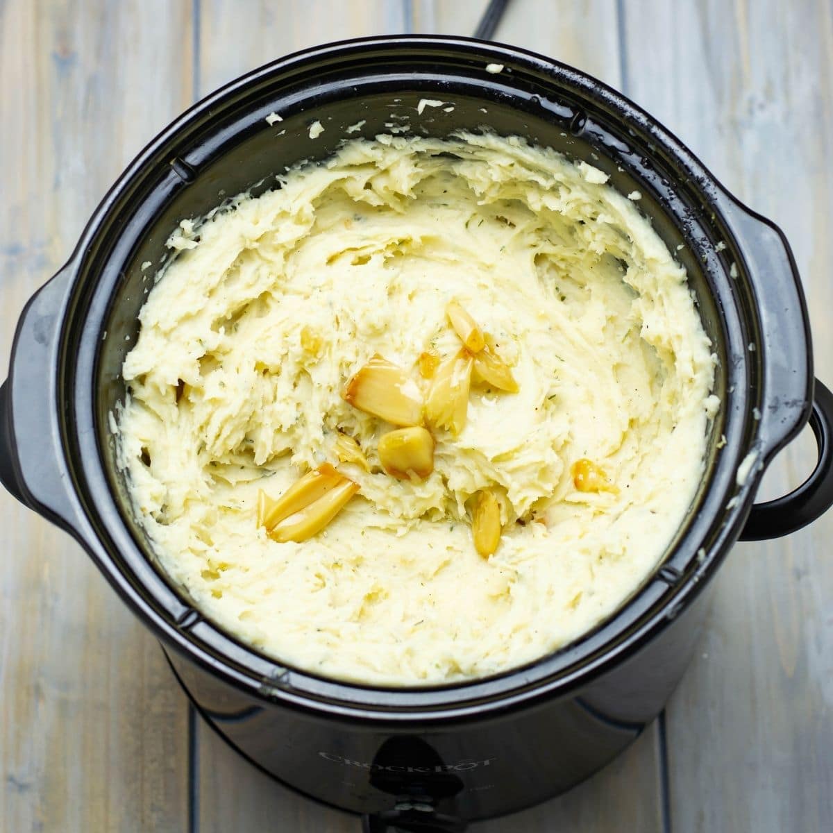 Slow Cooker Roasted Garlic Mashed Potatoes Recipe