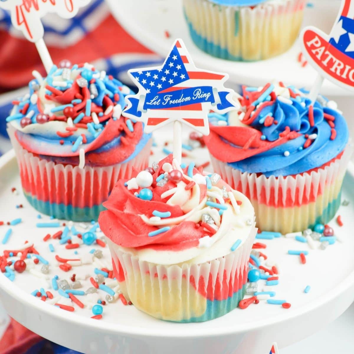 4th of July Cupcakes-Flour On My Face