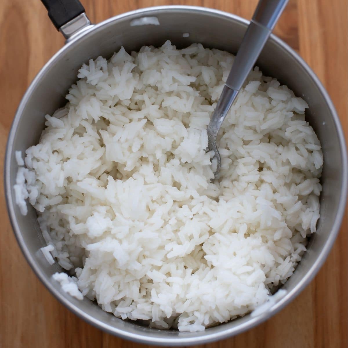 A saucepan filled with perfect long grain white rice.