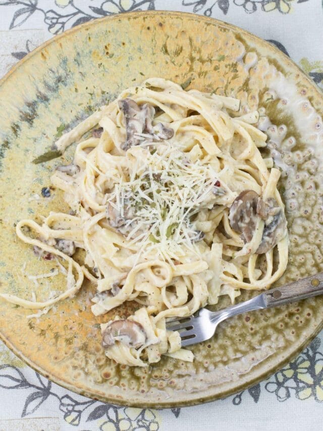 Mushroom Alfredo Sauce with Milk Flour On My Face