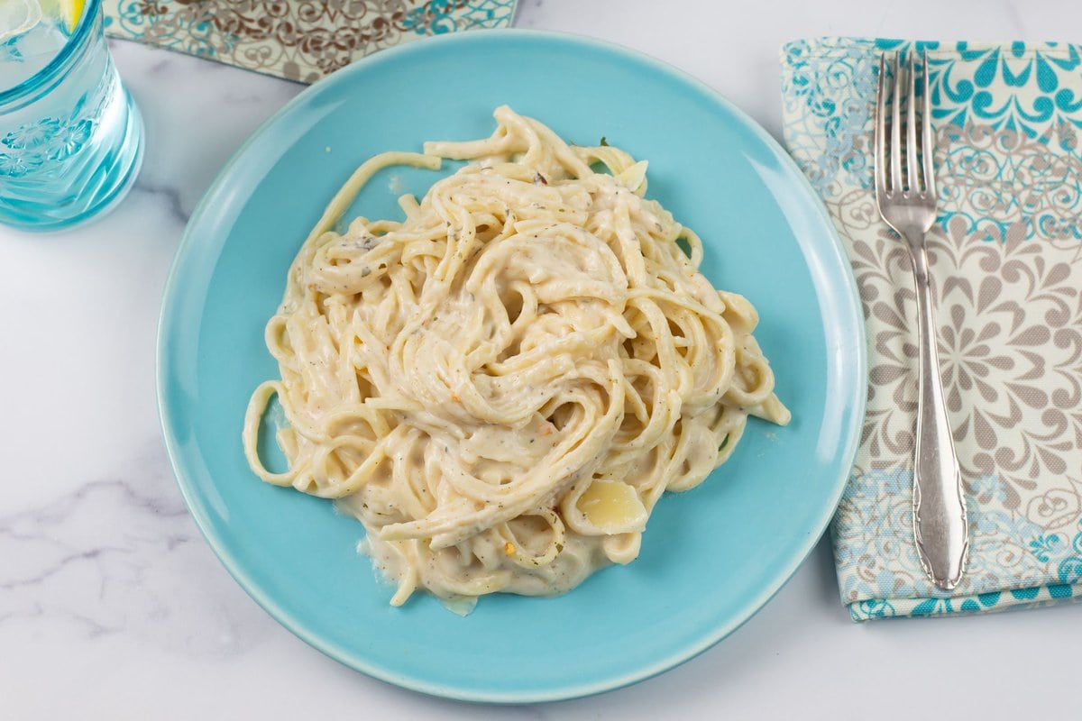 A plate of creamy spicy alfredo sauce.