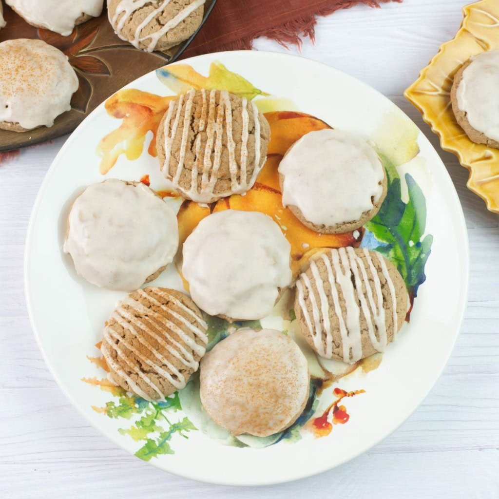 Spice cookies arranged on plates.