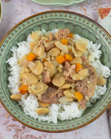 Cooked dried butter beans in a bowl.