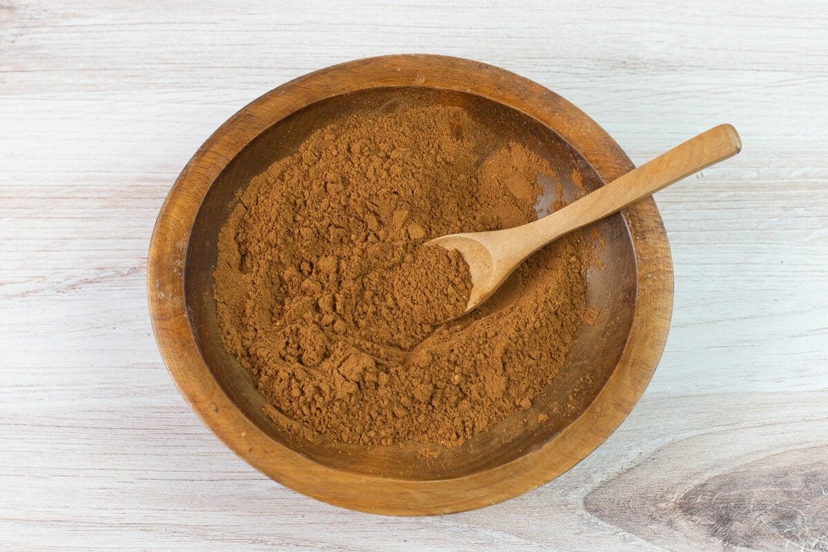 Wooden bowl, spoon and pumpkin spice blend.